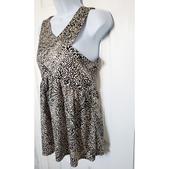 Sleeveless Off-White Print Top - Picture 3 of 9